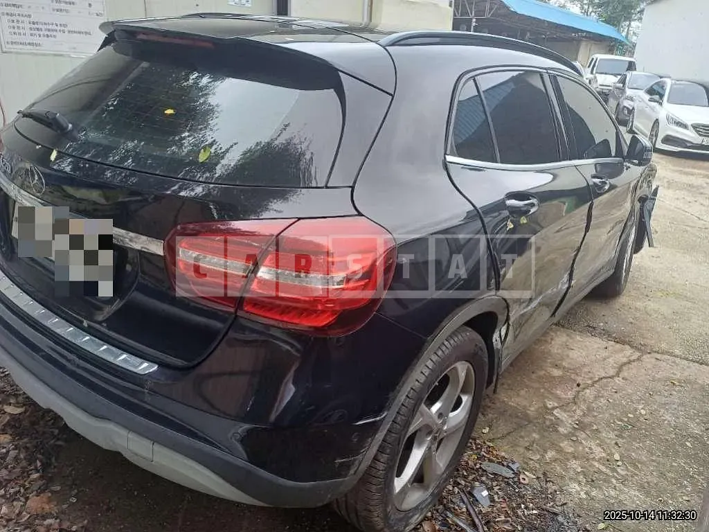 Photo 2 of 10: 2017 Mercedes-Benz GLA220 — Korean insurance auction