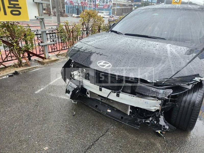 Photo 2 of 15: 2022 Hyundai Modern Ionic 5, VIN KMHKR81AFNU105449 — Korean insurance auction