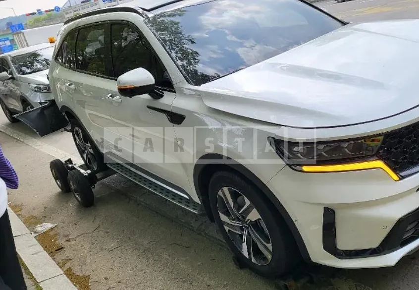 Photo 2 of 5: 2022 Kia Sorento, VIN KNARL81GBNA106902 — Korean insurance auction