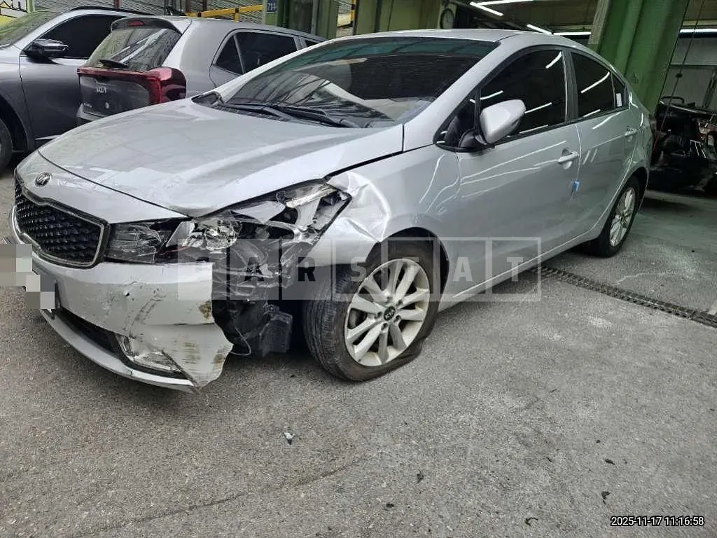 Photo 2 of 12: 2017 Kia Kz — Korean insurance auction
