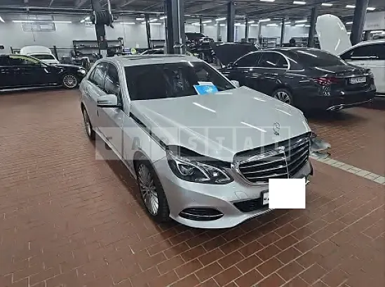 Photo 2 of 10: 2015 Mercedes-Benz E 300 — Korean insurance auction