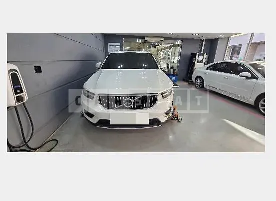 Photo 2 of 17: 2021 Volvo XC40B4 AWD — Korean insurance auction