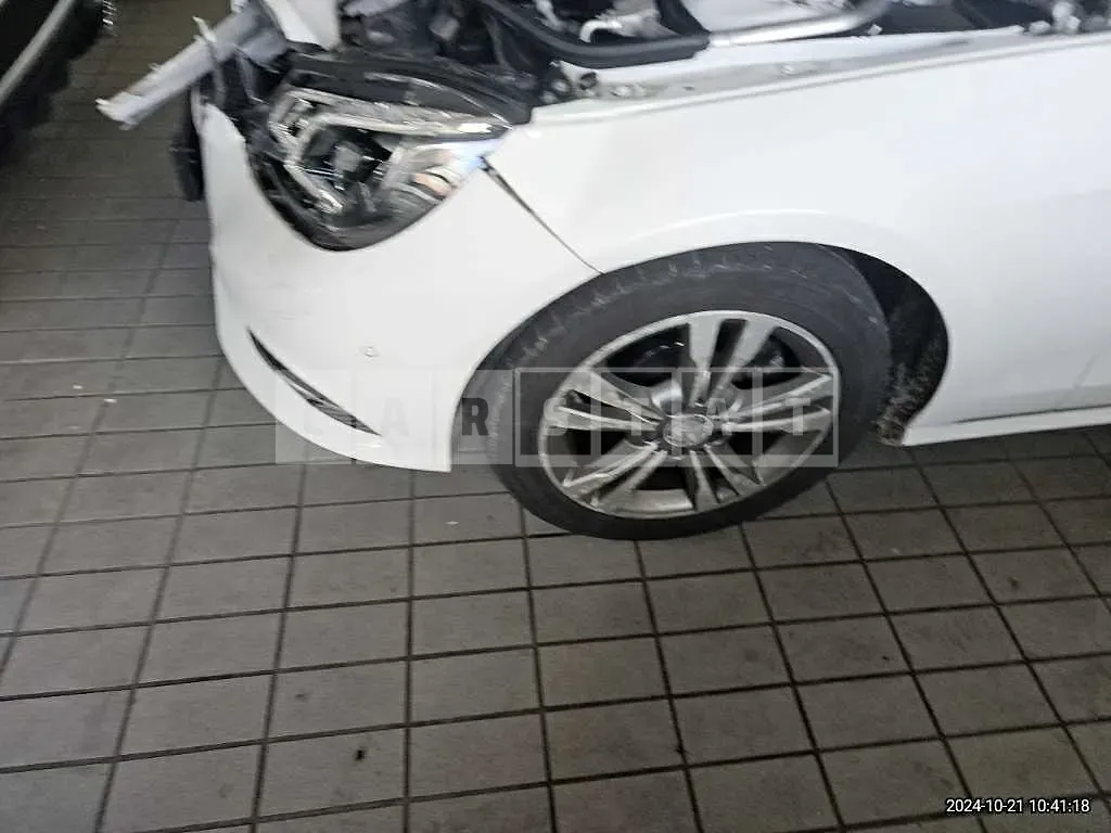 Photo 2 of 22: 2015 Mercedes-Benz E220 CDI — Korean insurance auction