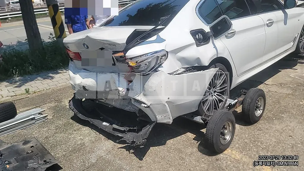 Photo 2 of 46: 2018 BMW 530i xDrive, VIN WBAJD9109JB277485 — Korean insurance auction