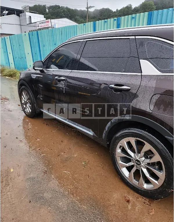 Photo 2 of 3: 2021 Kia Sorento — Korean insurance auction