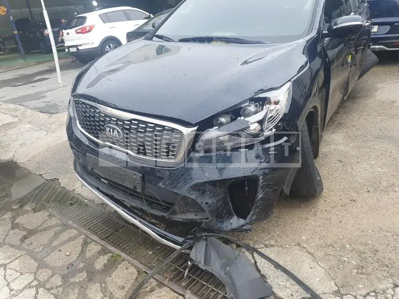 Photo 2 of 15: 2017 Kia Sorento /Sorrento, VIN KNAPS81BDJA420947 — Korean insurance auction