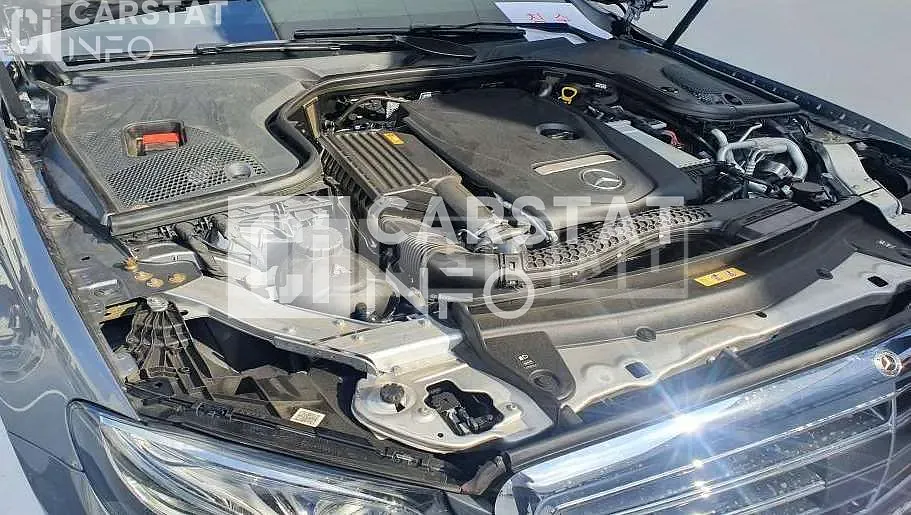 Photo 2 of 17: 2020 Mercedes-Benz Subsubbenz E 300 4Matic — Korean insurance auction