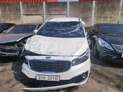 Photo 1 of 8: 2018 Kia Carnival, VIN KNAMB81ABJS383010 — Korean insurance auction