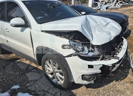 Photo 2 of 10: 2015 Volkswagen Tiguan 2.0 TDI Blue Motion — Korean insurance auction