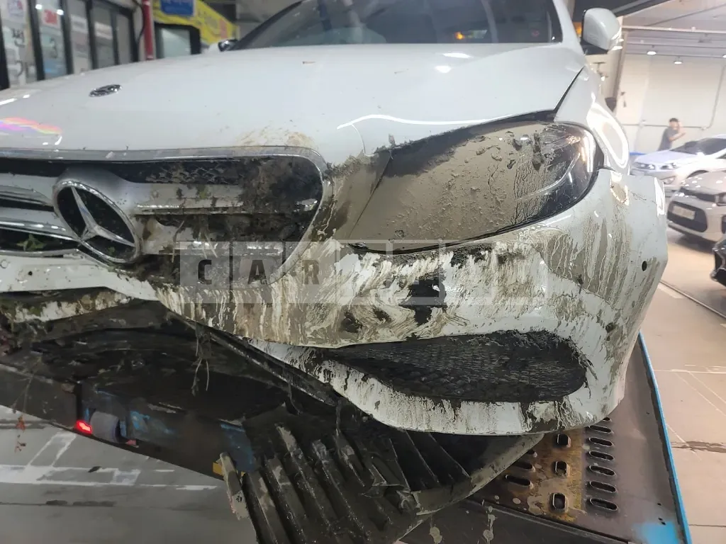 Photo 2 of 25: 2017 Mercedes-Benz E220d 4Matic, VIN WDDZF0FBXHA233538 — Korean insurance auction