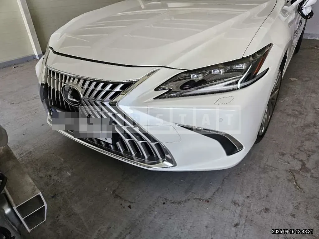 Photo 2 of 11: 2025 Lexus ES300h — Korean insurance auction