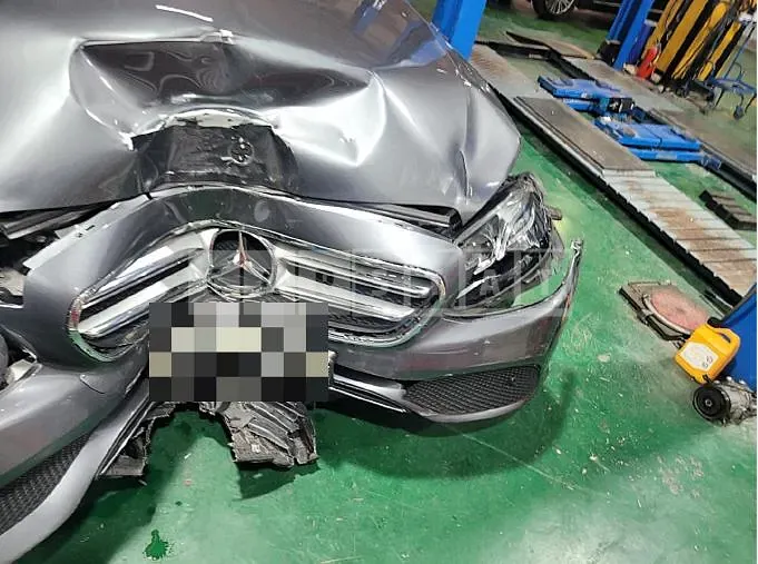 Photo 2 of 15: 2017 Mercedes-Benz E220 d — Korean insurance auction
