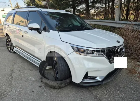 Photo 2 of 15: 2021 Kia Carnival — Korean insurance auction