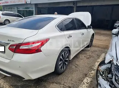 Photo 2 of 4: 2017 Nissan Altima 2.5 — Korean insurance auction