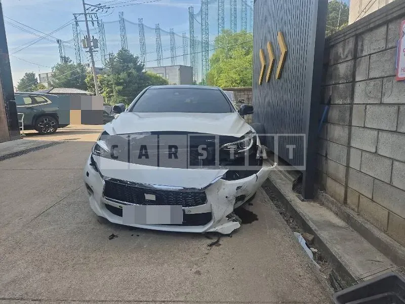Photo 2 of 26: 2017 Infiniti Q30 — Korean insurance auction