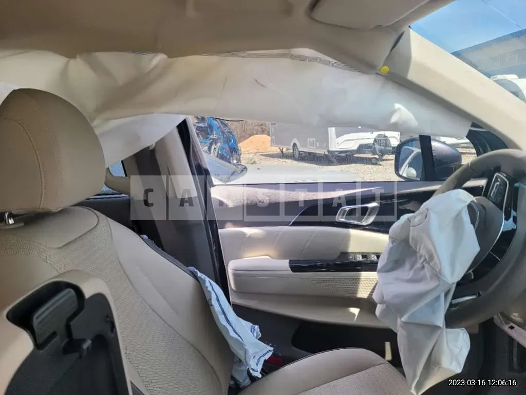 Photo 2 of 23: 2023 Kia Carnival, VIN KNANE81BBPS273744 — Korean insurance auction