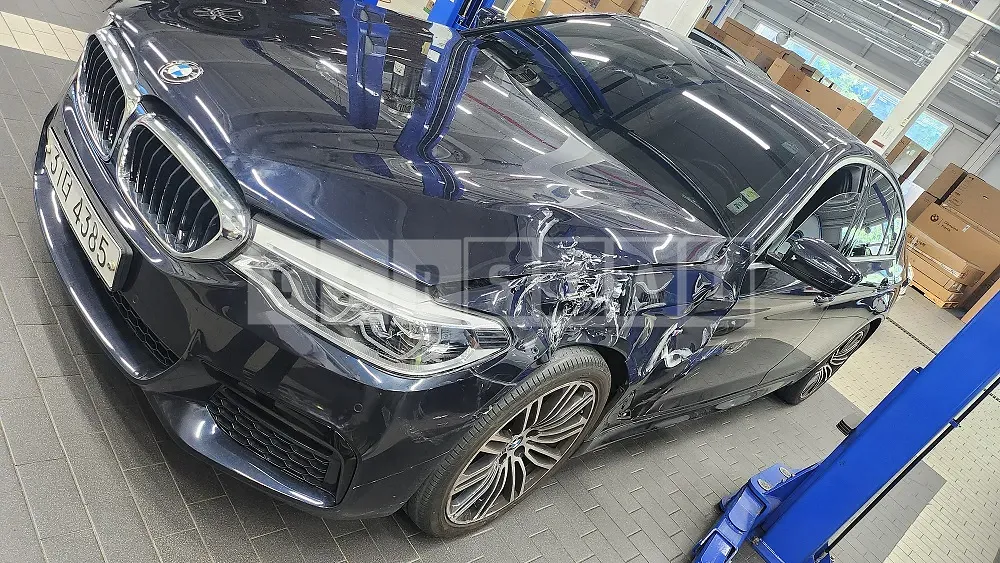 Photo 2 of 8: 2019 BMW 530i xDrive M Sport Package Plus — Korean insurance auction
