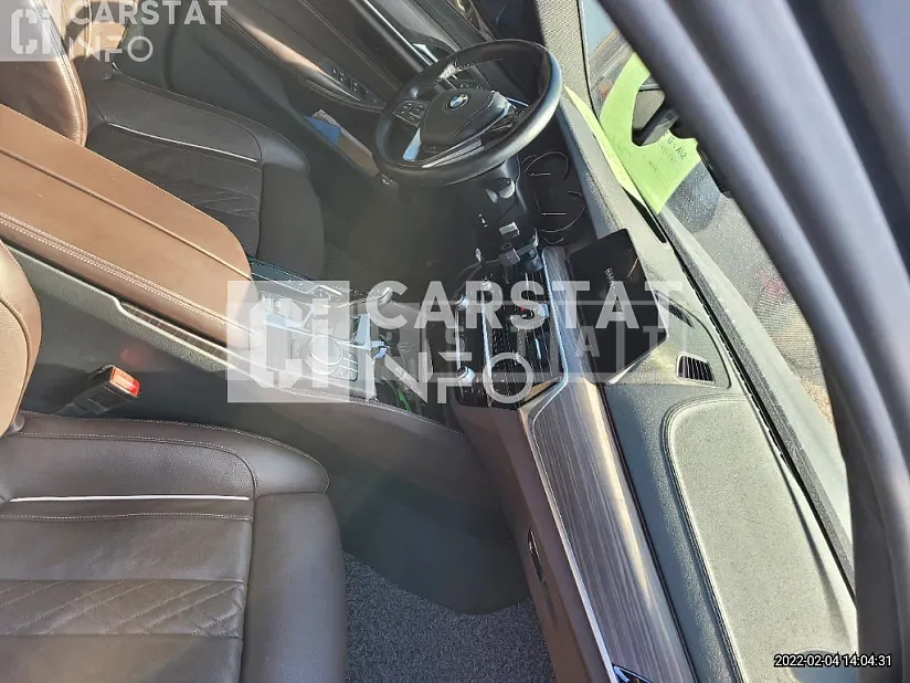 Photo 2 of 8: 2017 BMW 520d, VIN WBAJC3100HG923932 — Korean insurance auction