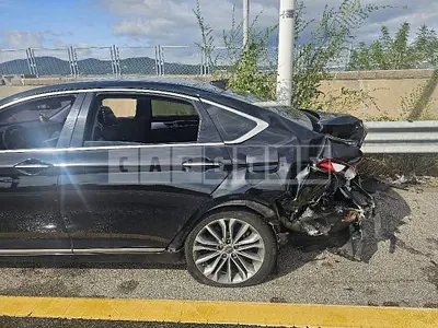 Photo 1 of 21: 2015 Hyundai Genesis, VIN KMHGL41DDGU089489 — Korean insurance auction