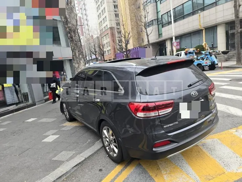 Photo 2 of 22: 2016 Kia Sorento 2.2, VIN KNAPK81BBGA247385 — Korean insurance auction