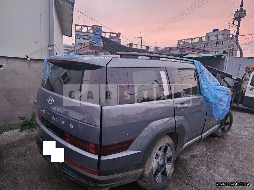 Photo 2 of 24: 2024 Hyundai Santa Fe — Korean insurance auction