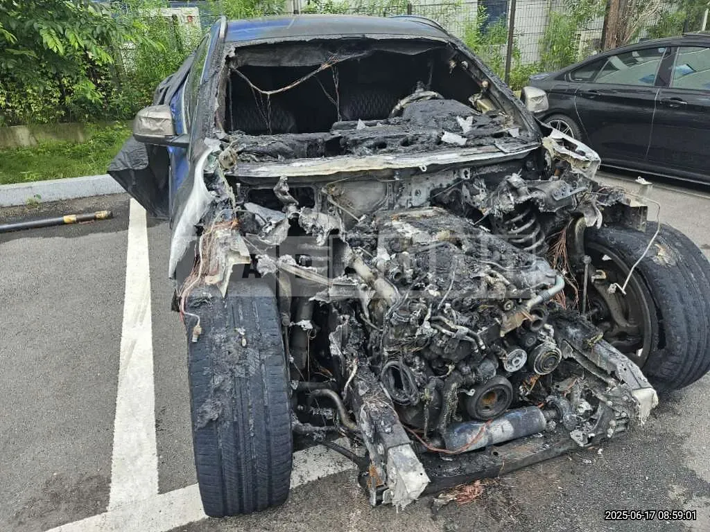 Photo 2 of 12: 2020 BMW X6 M50d — Korean insurance auction