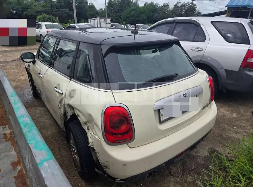 Photo 2 of 5: 2015 MINI 미니 쿠퍼 D 파이브-도어 — Korean insurance auction