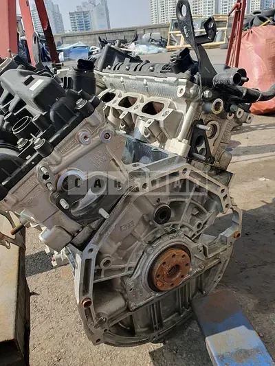Photo 1 of 2: 2018 Hyundai Engine /G80 3.3, VIN KMHGR41BDJU273220 — Korean insurance auction