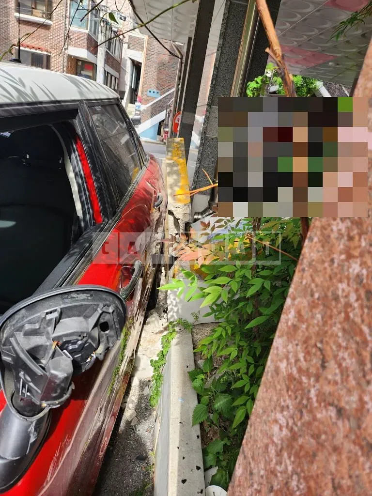 Photo 2 of 48: 2018 MINI Cooper D Five Door, VIN WMWXV3105JTE92511 — Korean insurance auction
