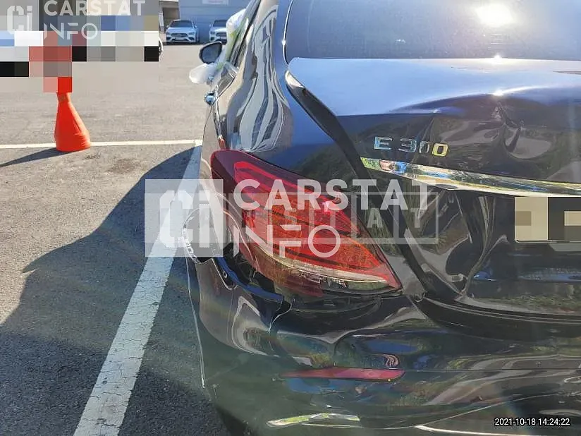 Photo 2 of 43: 2019 Mercedes-Benz E300 4Matic, VIN WDDZF4KB8KA662505 — Korean insurance auction