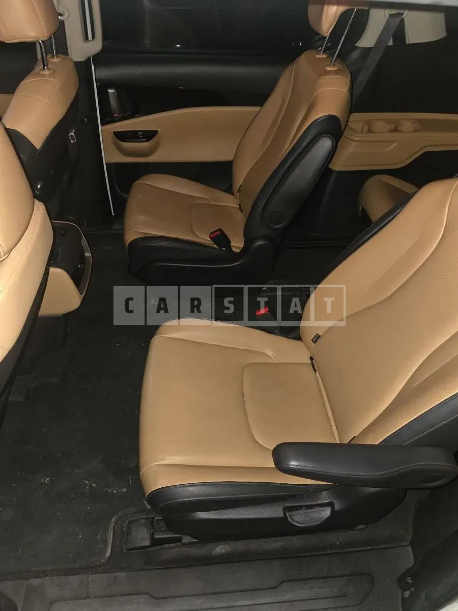 Photo 2 of 6: 2022 Kia Carnivals — Korean insurance auction