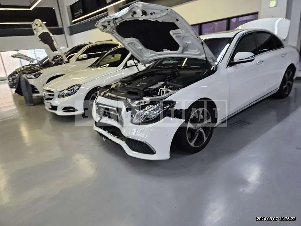 Photo 2 of 10: 2020 Mercedes-Benz E250 — Korean insurance auction
