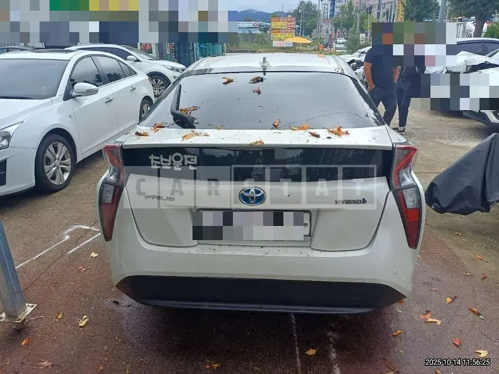 Photo 2 of 9: 2016 Toyota Prius — Korean insurance auction