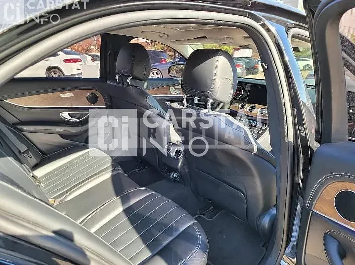 Photo 2 of 23: 2017 Mercedes-Benz E220 d — Korean insurance auction
