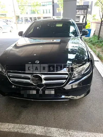 Photo 1 of 27: 2017 Mercedes-Benz E300 4Matic, VIN WDDZF4KB8HA226407 — Korean insurance auction