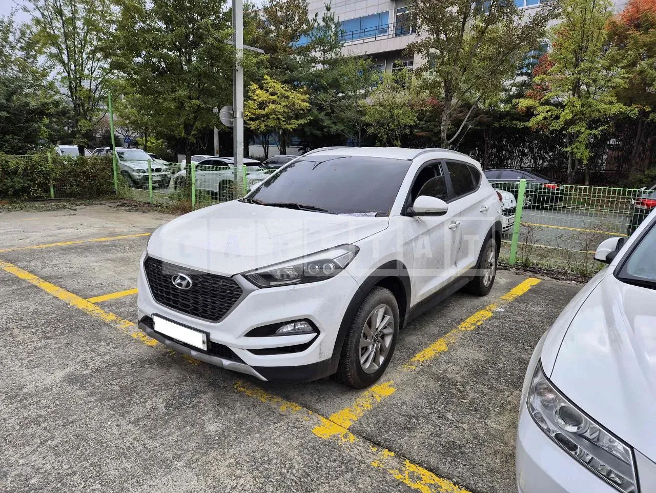 Photo 2 of 17: 2017 Hyundai Tucson, VIN KMHJ3815GHU452750 — Korean insurance auction