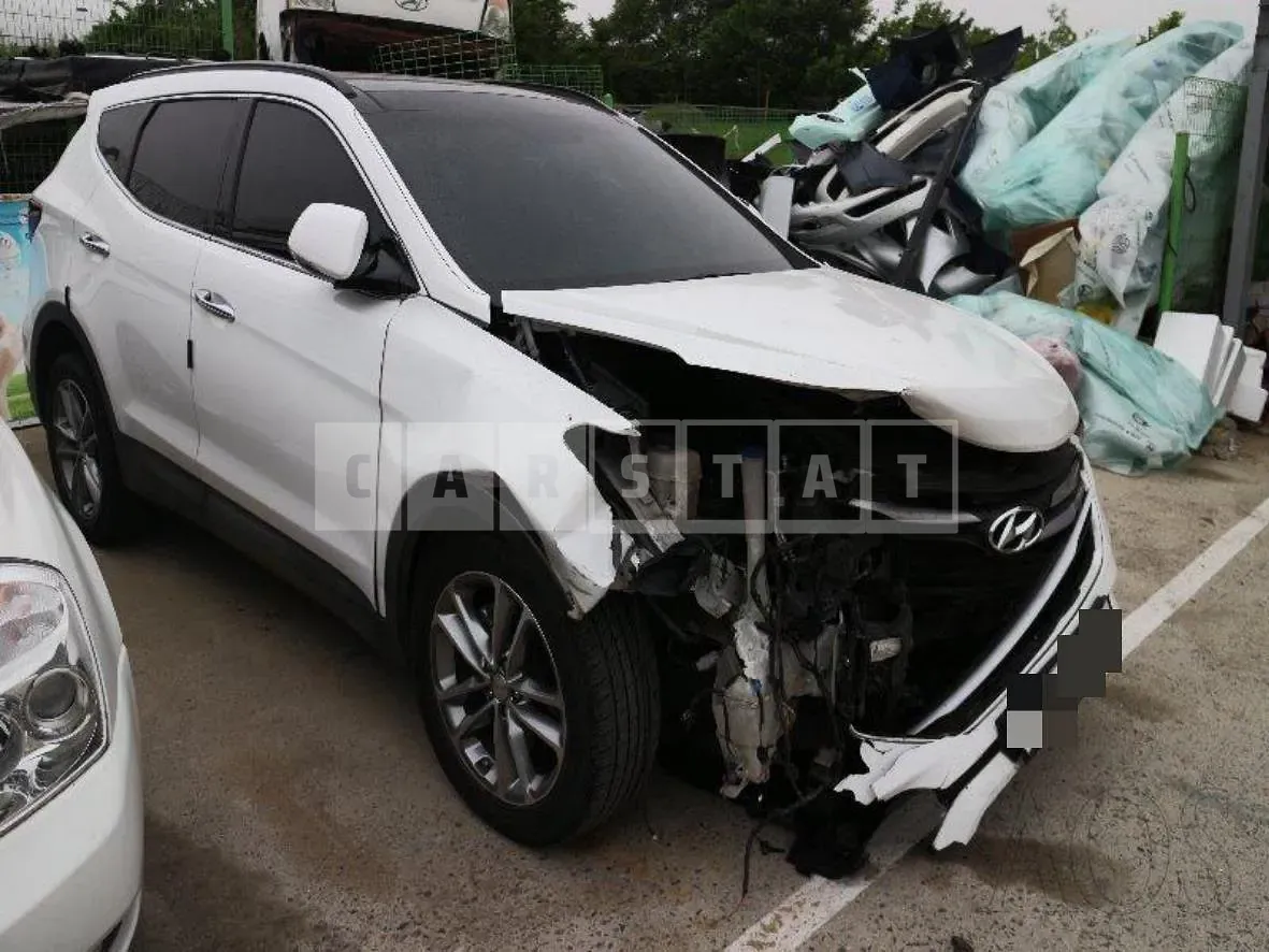 Photo 2 of 7: 2017 Hyundai Santa Fe 2.0, VIN KMHSW81UDHU739605 — Korean insurance auction