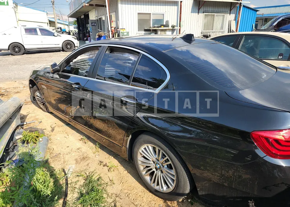 Photo 2 of 5: 2015 BMW 520d, VIN WBA5E5102FG063259 — Korean insurance auction