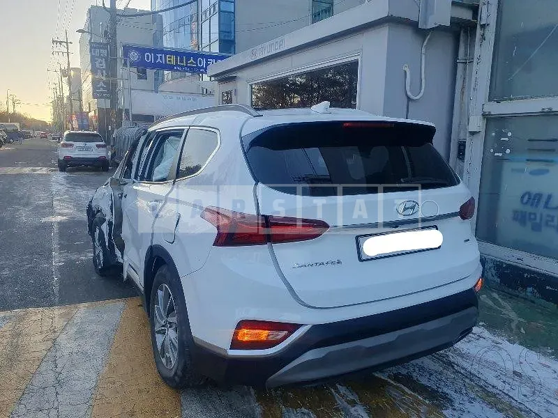 Photo 2 of 11: 2020 Hyundai Santa Fe, VIN KMHS281ADLU246800 — Korean insurance auction