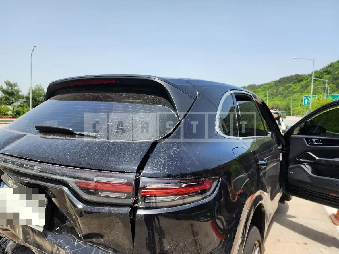 Photo 2 of 98: 2021 Porsche Cayenne — Korean insurance auction