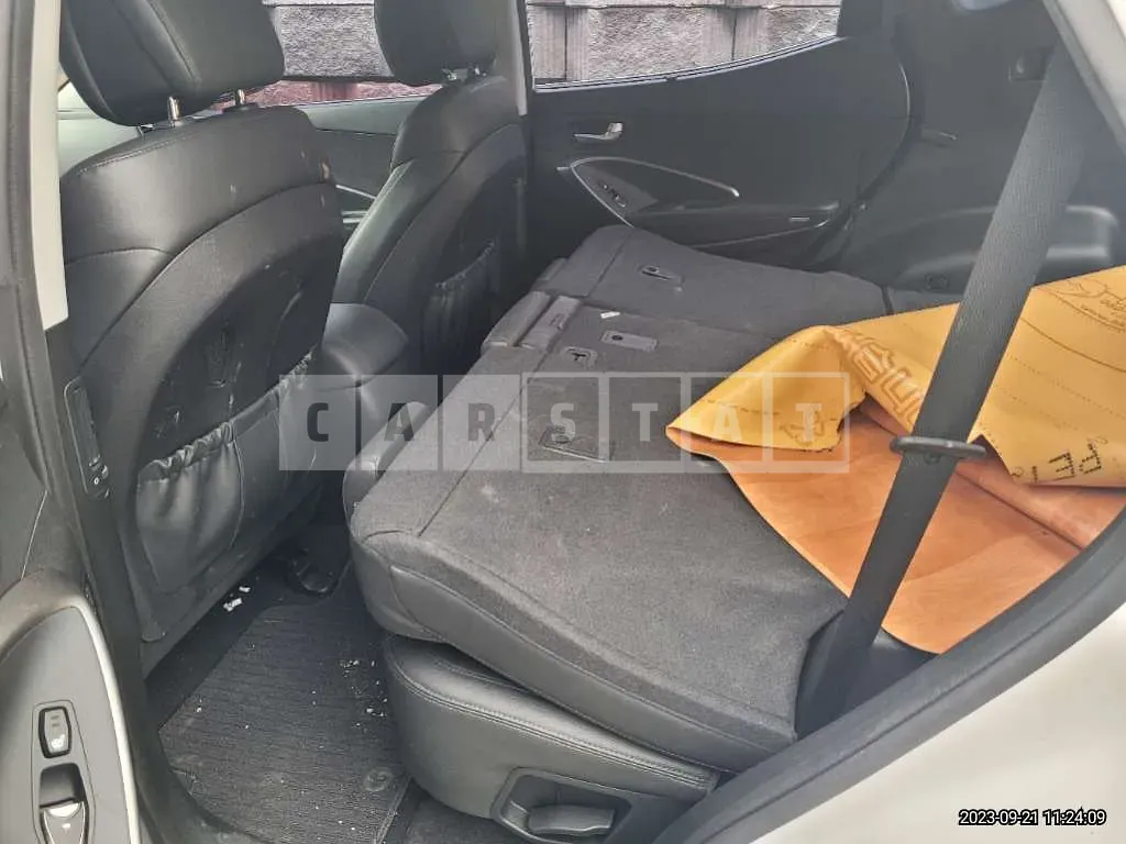 Photo 2 of 30: 2016 Hyundai Santa Fe, VIN KMHSW81UBGU538427 — Korean insurance auction