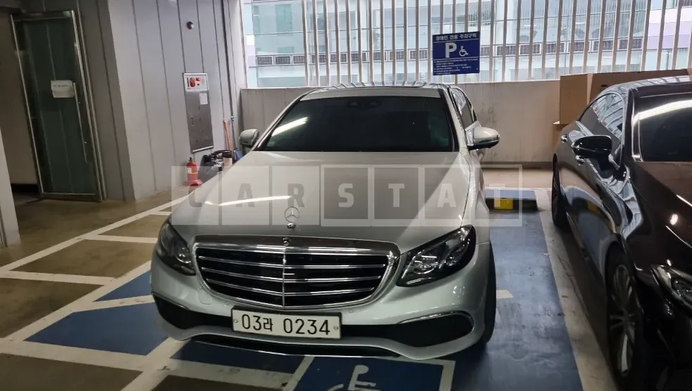 Photo 2 of 20: 2018 Mercedes-Benz E300 4Matic — Korean insurance auction