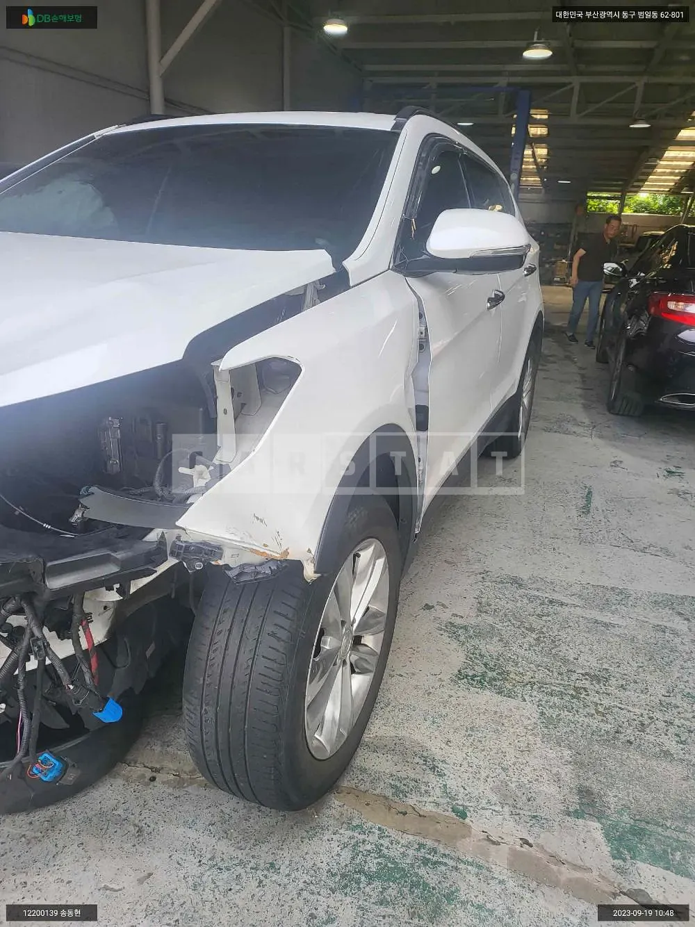Photo 2 of 23: 2017 Hyundai Santa Fe, VIN KMHSW81UBJU827530 — Korean insurance auction