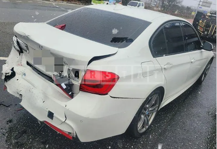 Photo 2 of 10: 2017 BMW 320i, VIN WBA8A9101HK883073 — Korean insurance auction