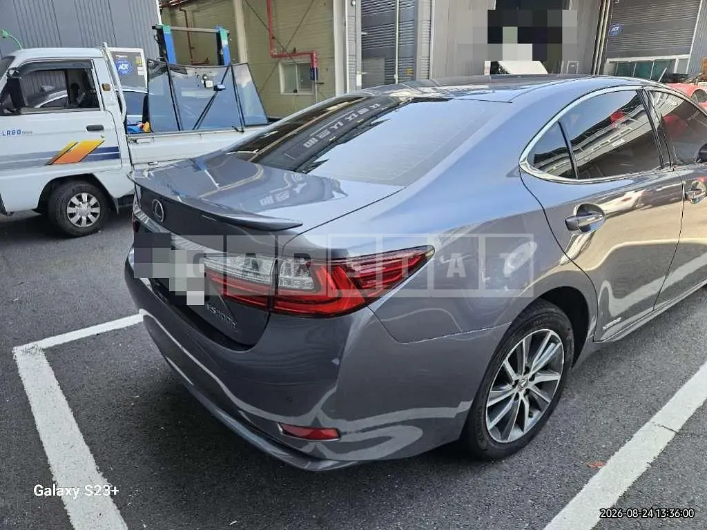 Photo 2 of 24: 2016 Lexus ES300h — Korean insurance auction
