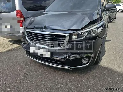 Photo 1 of 16: 2016 Kia Carnivals — Korean insurance auction