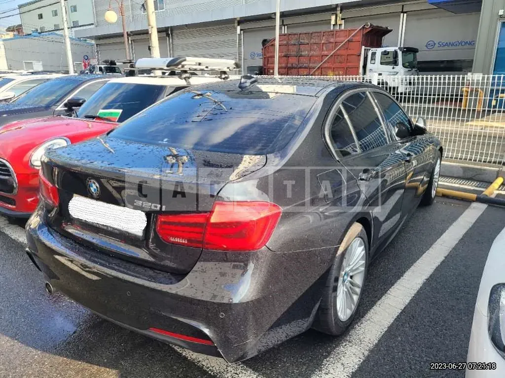 Photo 2 of 24: 2018 BMW 320i, VIN WBA8A9109JAE91599 — Korean insurance auction