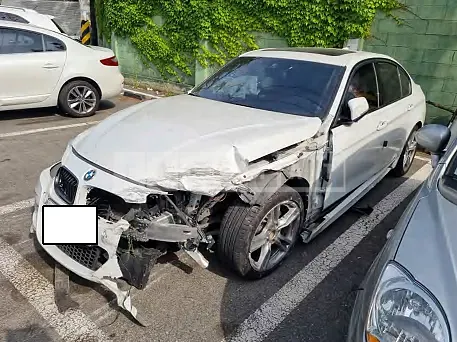 Photo 2 of 18: 2018 BMW 330i, VIN WBA8B910XJA826721 — Korean insurance auction