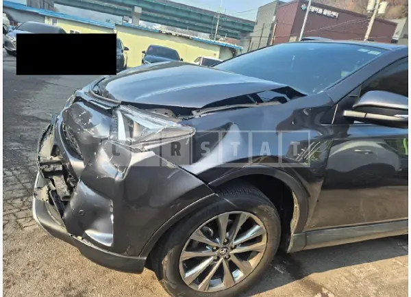 Photo 2 of 10: 2017 Toyota RAV4 2VD, VIN JTMYFREV5HD096805 — Korean insurance auction