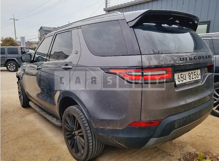 Photo 2 of 8: 2017 Land Rover Discovery TD6, VIN SALRA2BK9HA035441 — Korean insurance auction